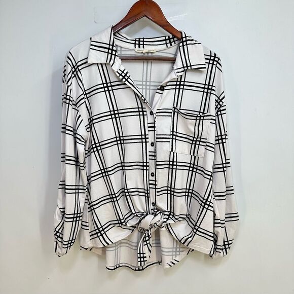 Above and Beyond Black and Cream Stripe Size M Button Front Tab Sleeve Blouse - Picture 1 of 9